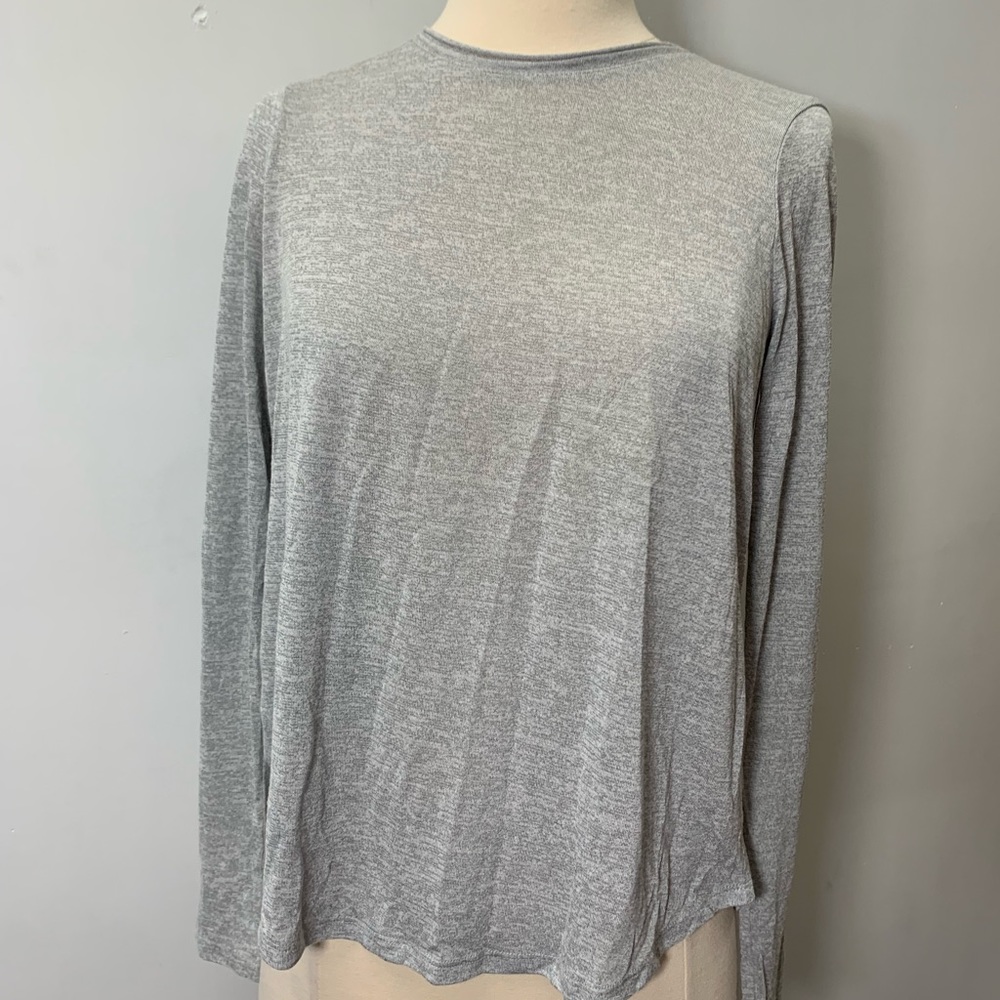 Vince pull over top long sleeves 80% Rayon size XS/TP